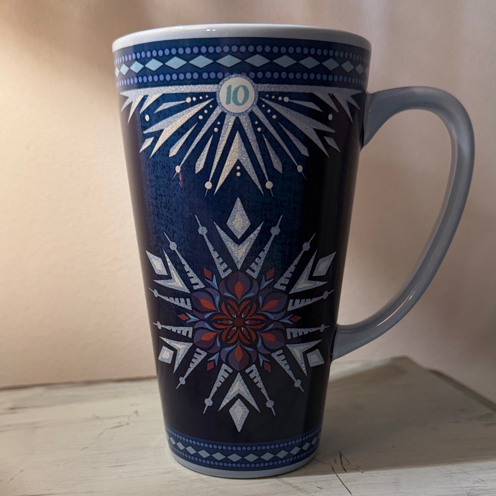 Disney Store - Frozen 10 year anniversary Mug (16oz) featuring Elsa - Picture 3 of 10